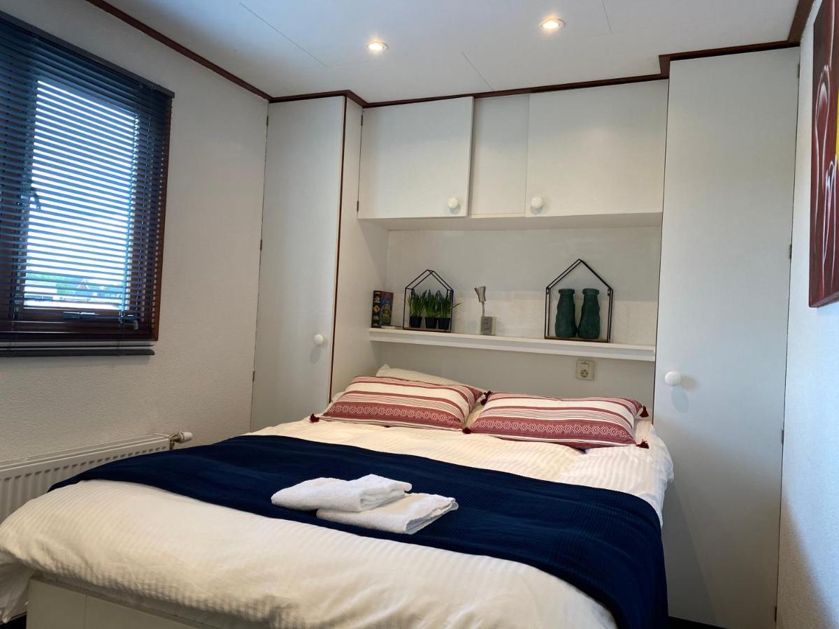 C'Est La Vie Houseboat Hotel Nederhorst den Berg Exterior photo