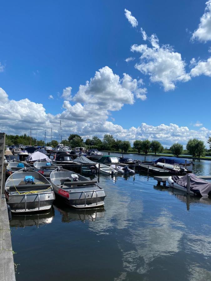 C'Est La Vie Houseboat Hotel Nederhorst den Berg Exterior photo