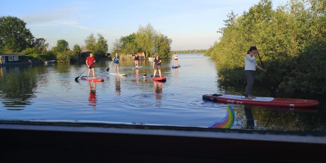 C'Est La Vie Houseboat Hotel Nederhorst den Berg Exterior photo