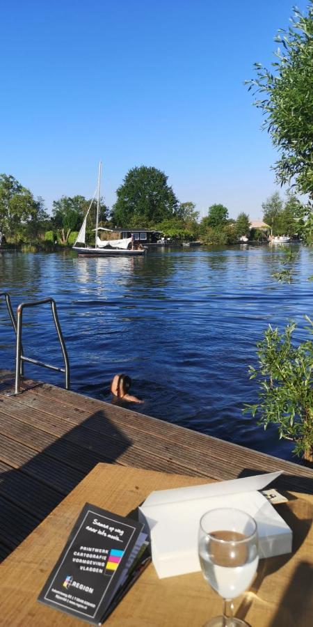 C'Est La Vie Houseboat Hotel Nederhorst den Berg Exterior photo